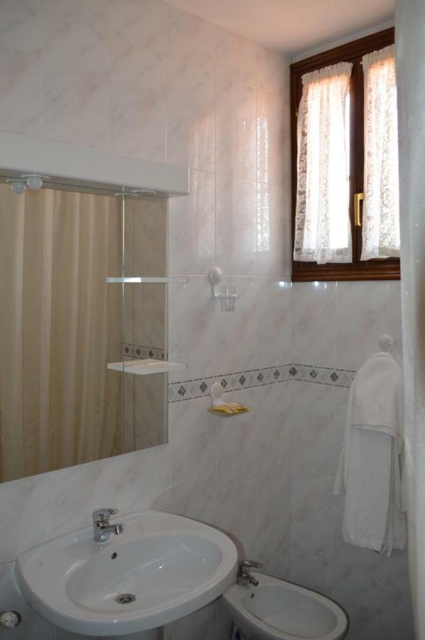 Labella - Hostal Rural Restaurante La Calahorra Dış mekan fotoğraf
